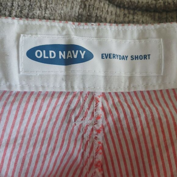 Old Navy Everyday Shorts Size 6 – Classic High Rise Summer Staple - Picture 3 of 5